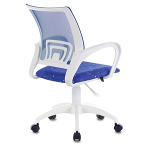 Офисное кресло Brabix Fly MG-396W (с подлокотниками, пластик белый, сетка, темно-синее с рисунком "Space") 532405 в Ярославле - предосмотр 1